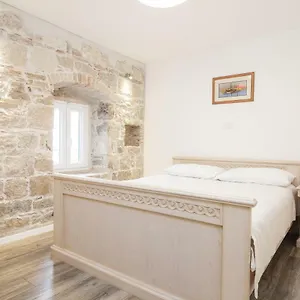 https://stone-apartman-varos.splithotels.org